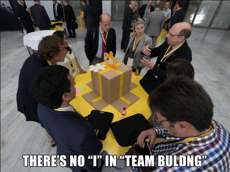 mèmes team building